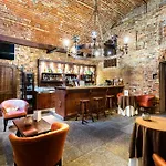 Отель Castello Di 5*