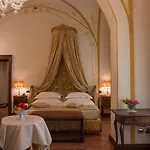 Отель Castello Di 5*