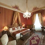 Castello Di Отель