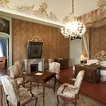 Отель Castello Di 5*