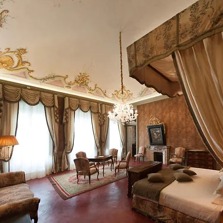 Castello Di 구아레네