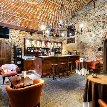 호텔 Castello Di 5*