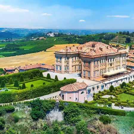 Castello Di Hotel Guarene