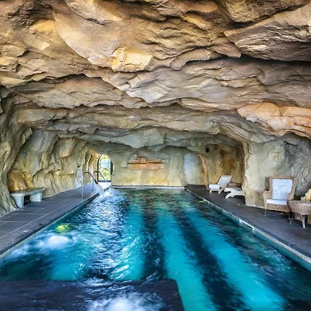 Castello Di 구아레네