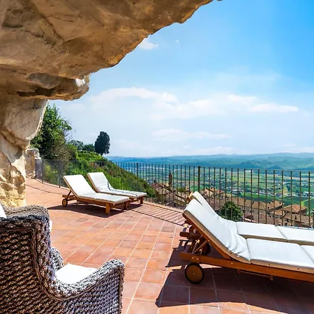 Castello Di 호텔 5*