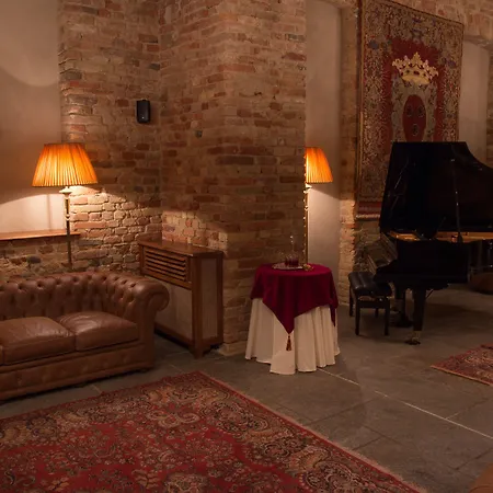 Castello Di Отель