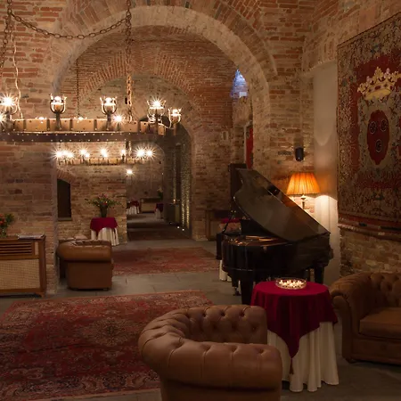 호텔 Castello Di 5*