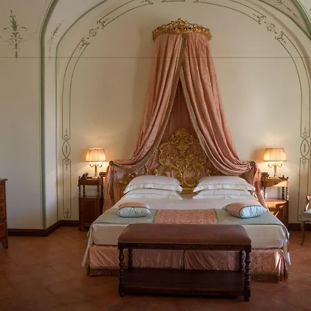 호텔 Castello Di 5*