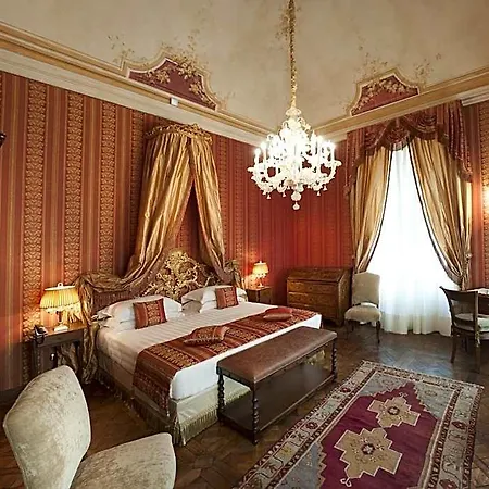 Отель Castello Di 5*