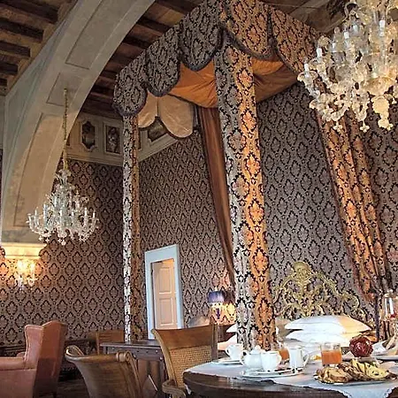 Castello Di Отель