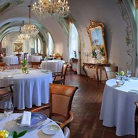 Отель Castello Di 5*