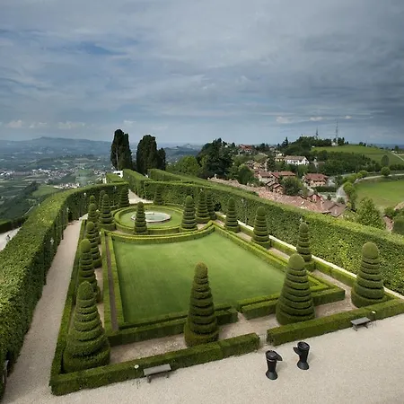 Отель Castello Di 5*