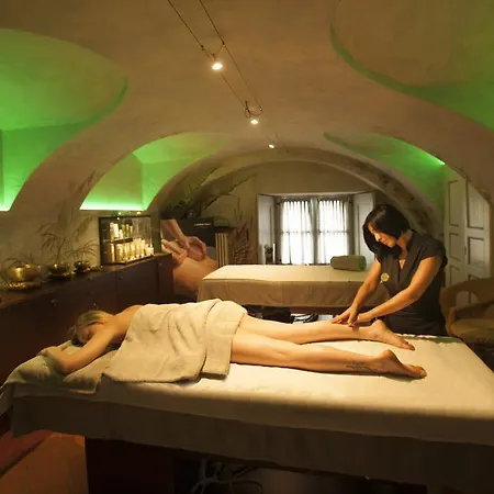 Castello Di 구아레네