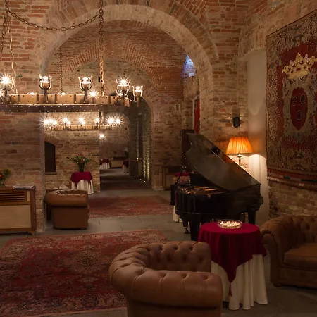Castello Di Hotel 5*