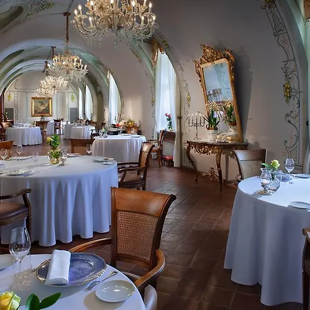 호텔 Castello Di 5*