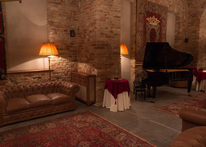 Castello Di فندق