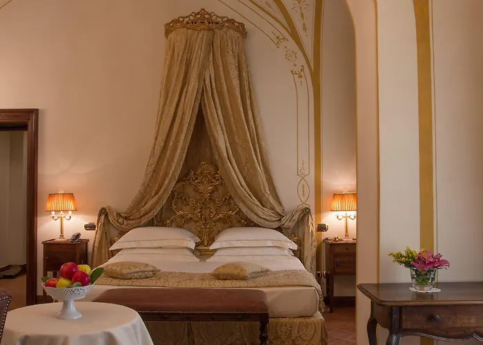 فندق Castello Di 5*