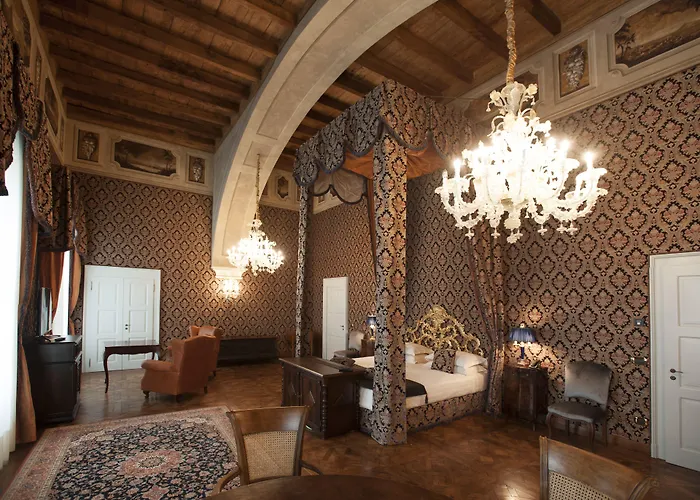 فندق Castello Di Guarene