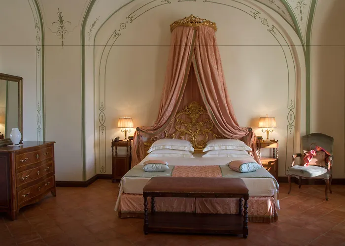 فندق Castello Di 5*